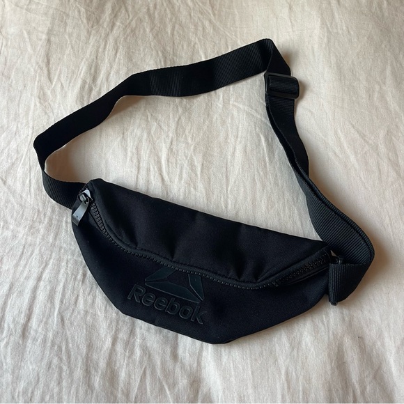 NWOT Black Reebok Zippered Fanny Pack - Picture 1 of 5